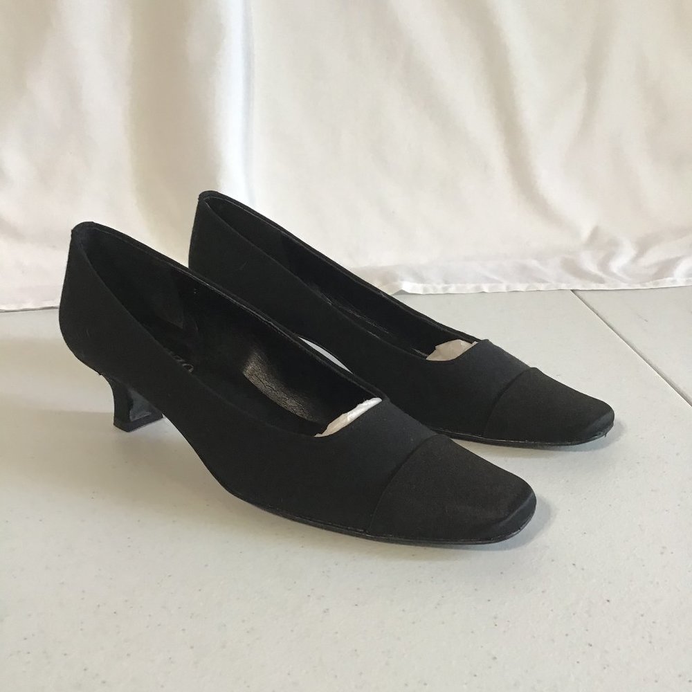 Mezzo by Vaneli Black Fabric Cap Toe Block Heels